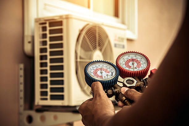 Professional Hvac technician working in Juliette, GA